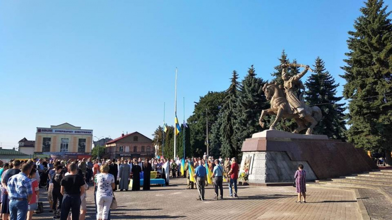 В Рівненській області попрощалися з загиблим бійцем, який чотири роки вважався зниклим безвісти (фото)