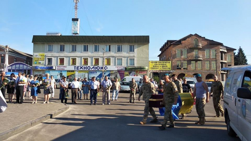 В Рівненській області попрощалися з загиблим бійцем, який чотири роки вважався зниклим безвісти (фото)