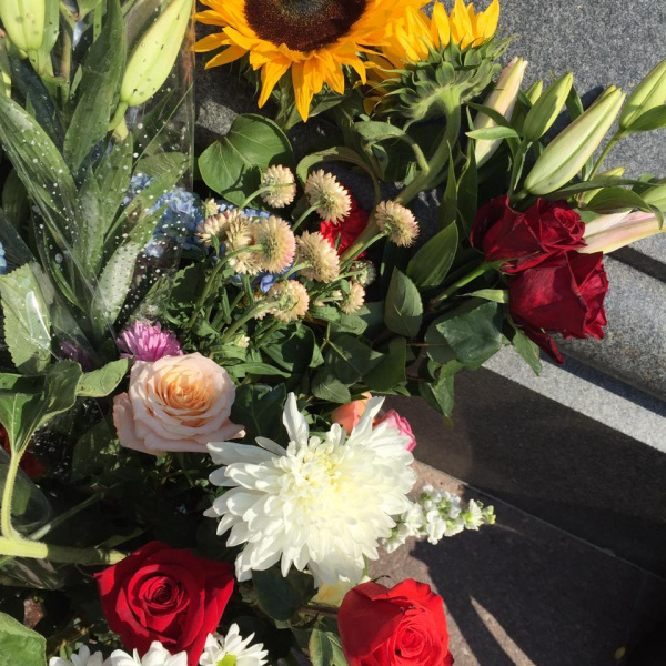 "Сенцов, живи": в Москве известный кинокритик провел одиночный пикет в поддержку политзаключенных