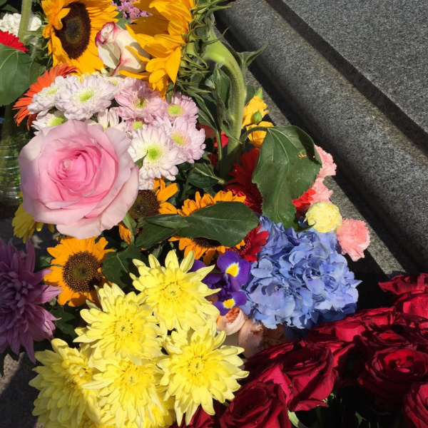 "Сенцов, живи": в Москве известный кинокритик провел одиночный пикет в поддержку политзаключенных