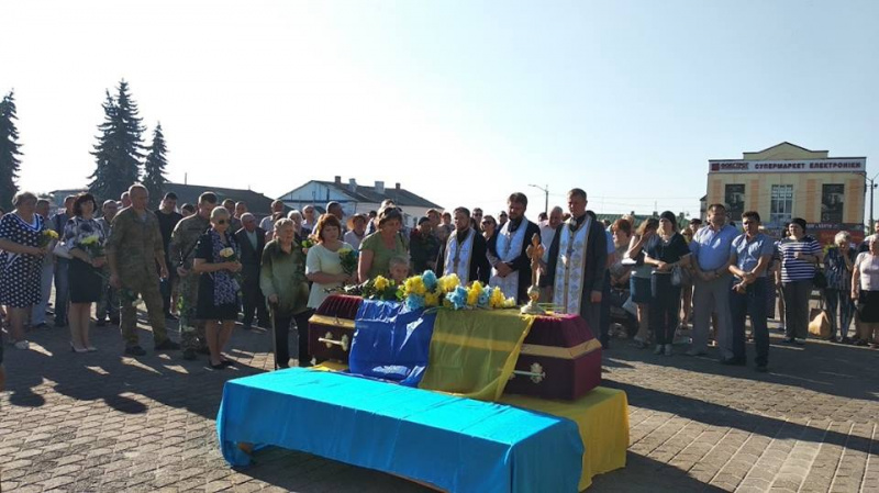 В Рівненській області попрощалися з загиблим бійцем, який чотири роки вважався зниклим безвісти (фото)