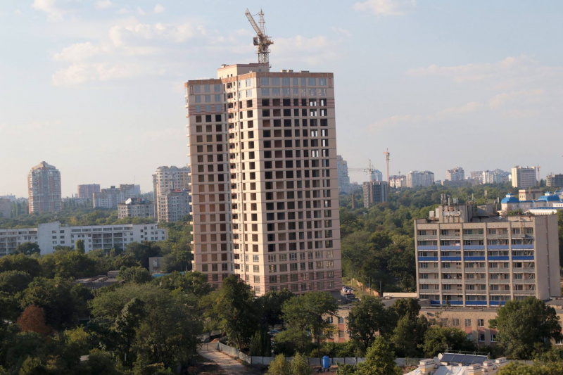 "Уникальный исторический район": в Одессе массово уничтожают деревья ради застройки (видео)