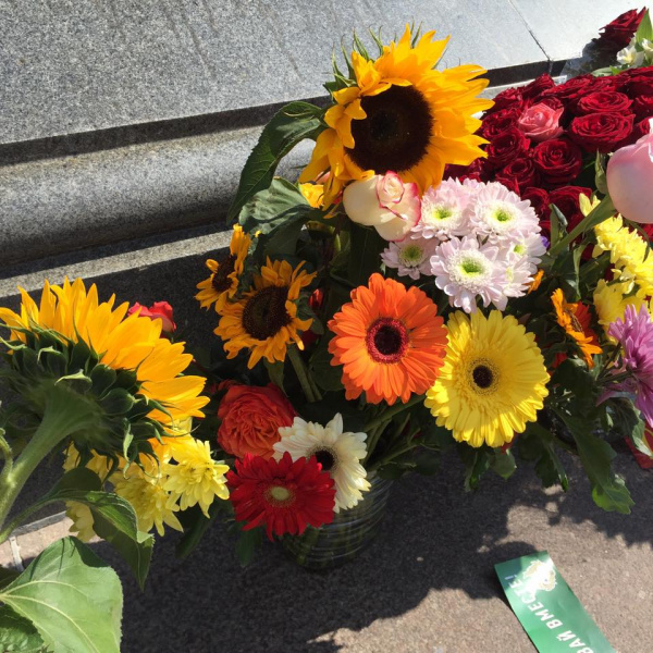 "Сенцов, живи": в Москве известный кинокритик провел одиночный пикет в поддержку политзаключенных