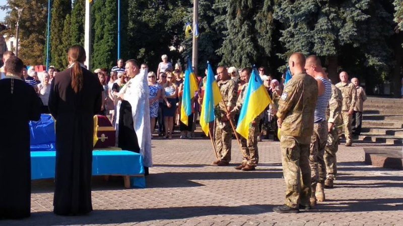 В Рівненській області попрощалися з загиблим бійцем, який чотири роки вважався зниклим безвісти (фото)