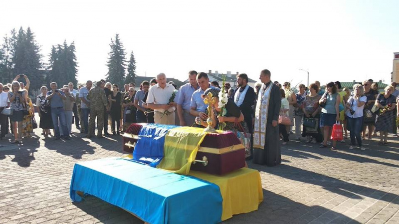 В Рівненській області попрощалися з загиблим бійцем, який чотири роки вважався зниклим безвісти (фото)