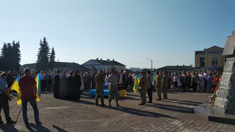 В Рівненській області попрощалися з загиблим бійцем, який чотири роки вважався зниклим безвісти (фото)