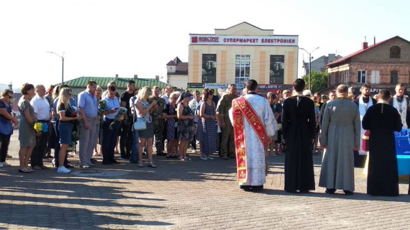 В Рівненській області попрощалися з загиблим бійцем, який чотири роки вважався зниклим безвісти (фото)