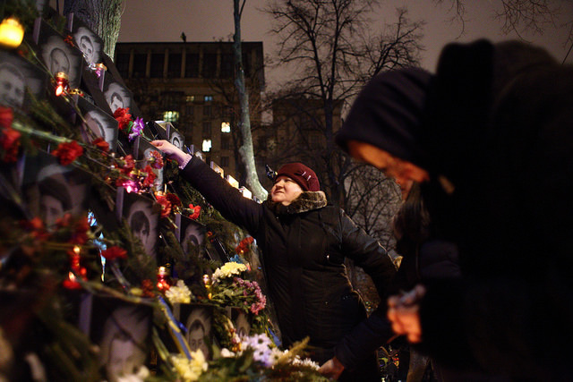 На Аллее Героев Небесной Сотни почтили память погибших на Майдане в 2014 году (фоторепортаж)