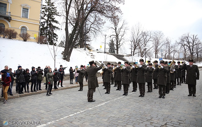 &quot;Я пам’ятаю&quot;: у центрі Києва влаштували &quot;живий ланцюг&quot; на честь загиблих на Майдані (фоторепортаж)
