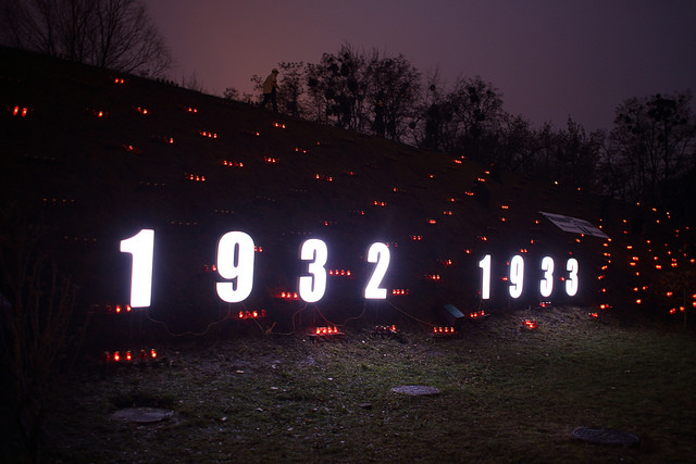 Геноцид украинской нации: в Киеве почтили память жертв Голодомора (фоторепортаж)