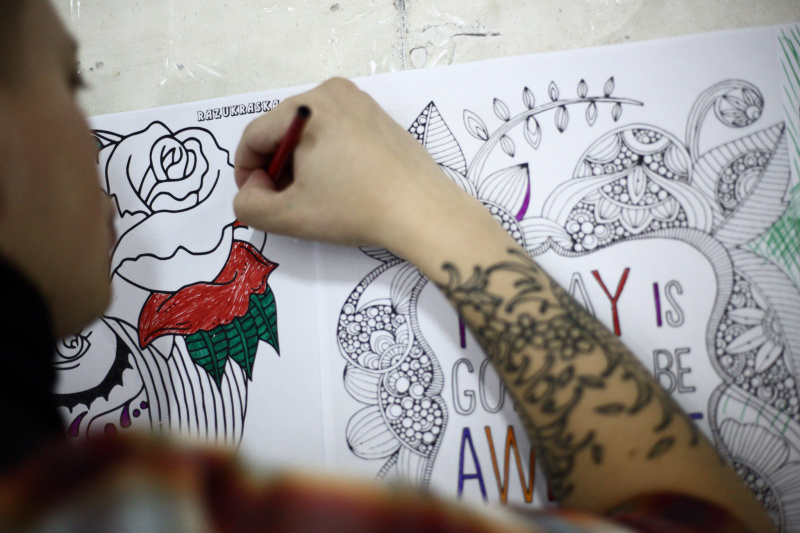 Ходьба по канатам, битье тарелок и другие активности: как в Киеве прошел "Антистресс Фест" (фоторепортаж)