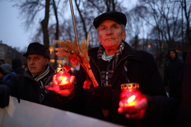 Геноцид украинской нации: в Киеве почтили память жертв Голодомора (фоторепортаж)