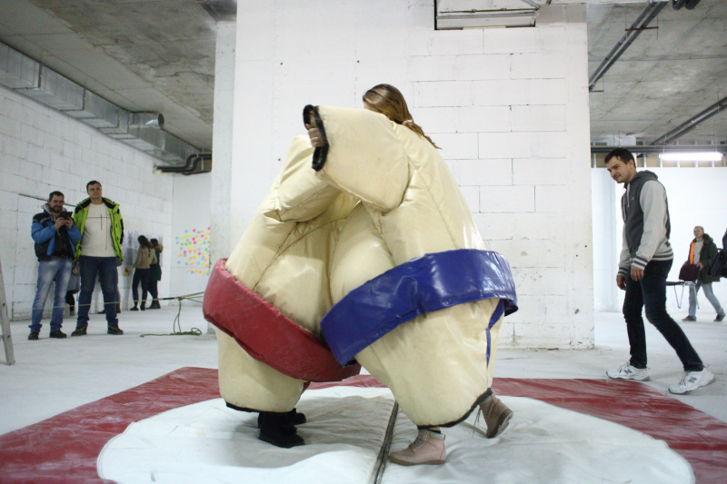 Ходьба по канатам, битье тарелок и другие активности: как в Киеве прошел "Антистресс Фест" (фоторепортаж)