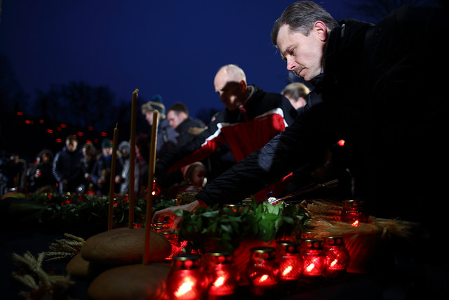 Геноцид украинской нации: в Киеве почтили память жертв Голодомора (фоторепортаж)