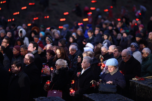 Геноцид украинской нации: в Киеве почтили память жертв Голодомора (фоторепортаж)