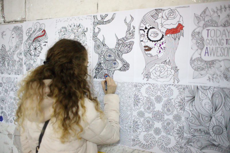 Ходьба по канатам, битье тарелок и другие активности: как в Киеве прошел "Антистресс Фест" (фоторепортаж)