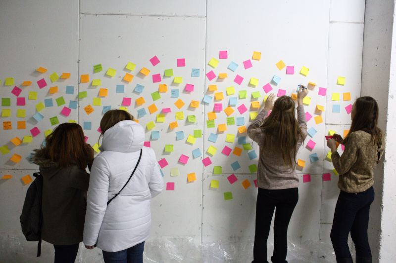 Ходьба по канатам, битье тарелок и другие активности: как в Киеве прошел "Антистресс Фест" (фоторепортаж)