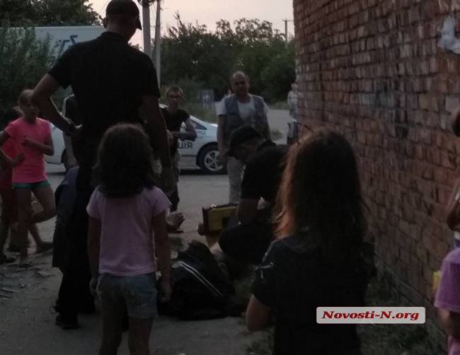 В Николаеве дети спасли жизнь бездомному, вызвав ему &quot;скорую&quot; (фото)