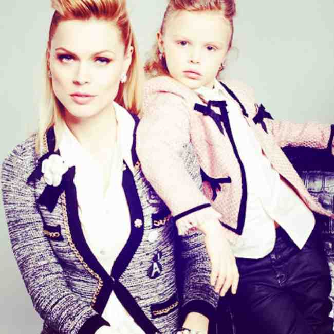 "Как быстро растут дети": Фреймут покорила сеть архивным фото с дочкой