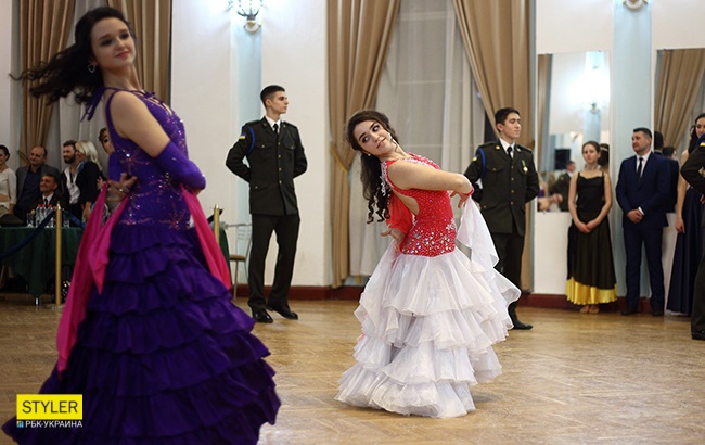 В ритме танго: в Киеве отгремел кадетский бал (фоторепортаж)