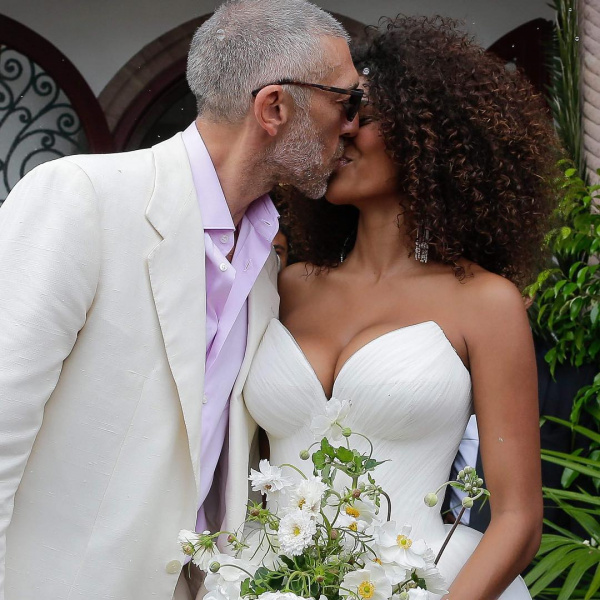 Известный французский актер женился на молодой модели