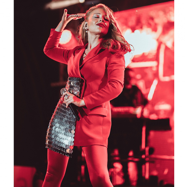 "Слишком очаровательна!": новый образ Тины Кароль вызвал фурор в сети (фото)