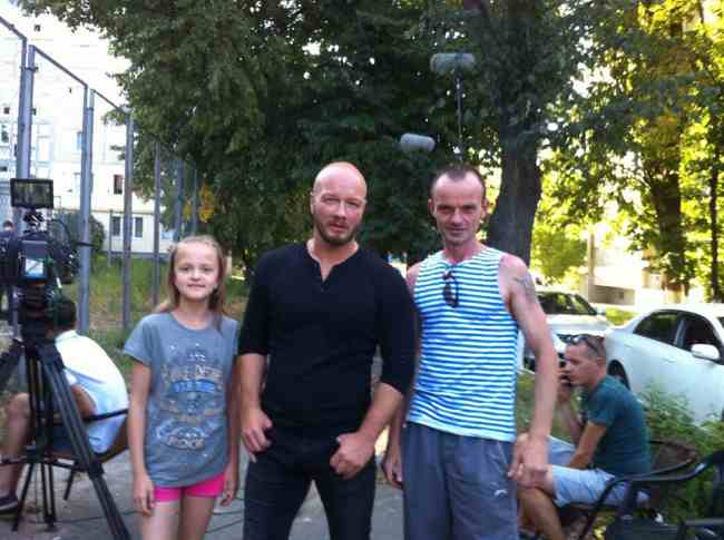 Вместе на съемках фильма: актера из "Миротворца" заметили в компании бывшего бойца из "Айдара"