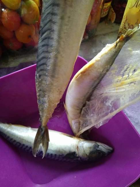 &quot;Ужас и стыд&quot;: украинке продали гнилую рыбу в популярном супермаркете (фото)