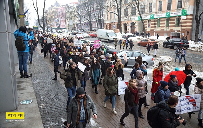 8 Марта с привкусом насилия  и взаимонепонимания: как в Киеве прошел Марш Женщин (фоторепортаж)