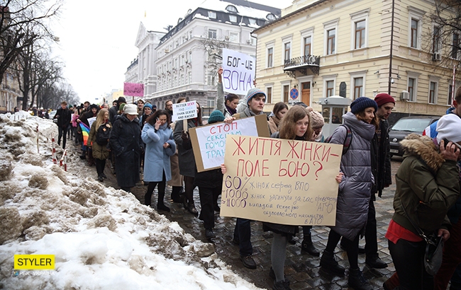 8 Марта с привкусом насилия  и взаимонепонимания: как в Киеве прошел Марш Женщин (фоторепортаж)