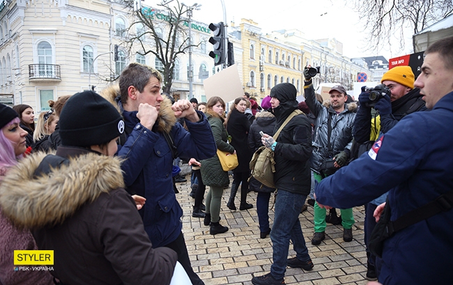 8 Марта с привкусом насилия  и взаимонепонимания: как в Киеве прошел Марш Женщин (фоторепортаж)