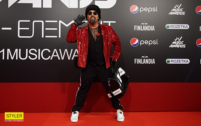 М1 Music Awards 2017: звезды на красной дорожке премии (фоторепортаж)