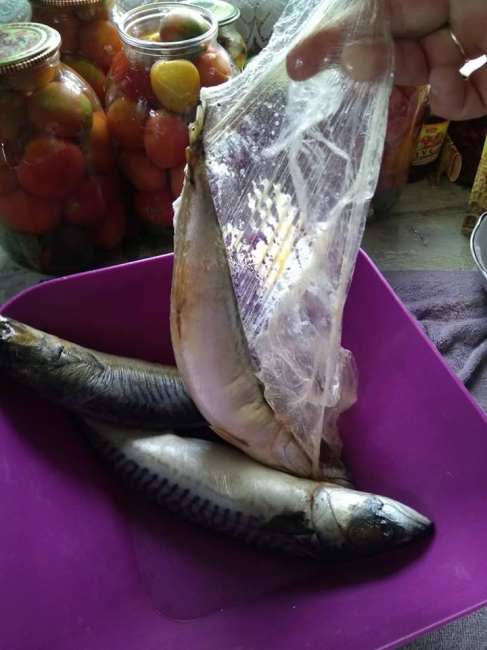 &quot;Ужас и стыд&quot;: украинке продали гнилую рыбу в популярном супермаркете (фото)