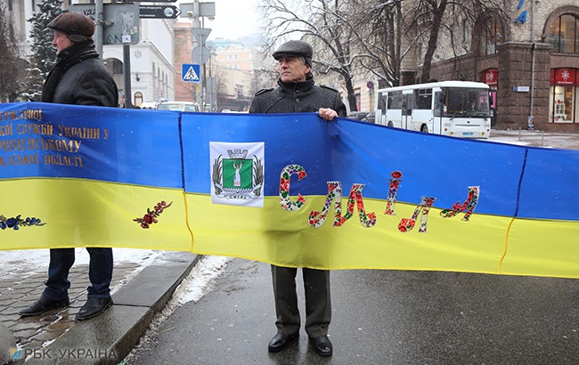 День Соборності: у Києві розгорнули найдовший прапор України (фоторепортаж)