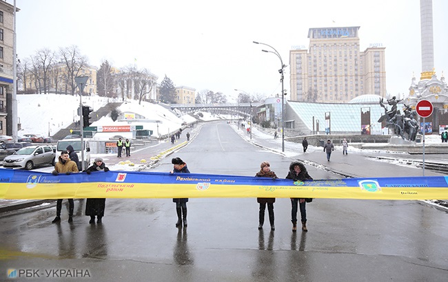 День Соборності: у Києві розгорнули найдовший прапор України (фоторепортаж)
