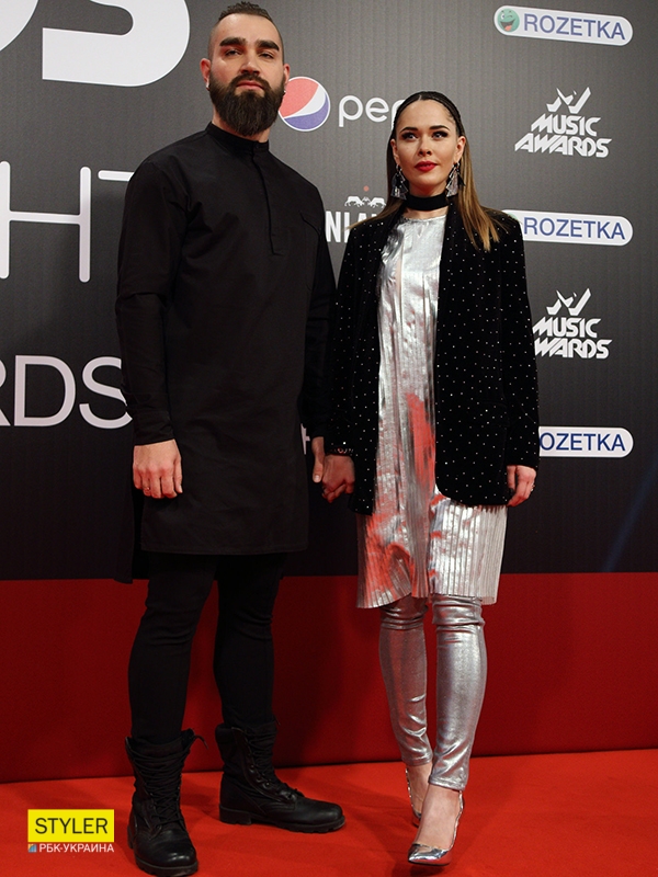 М1 Music Awards 2017: The Hardkiss взорвали сеть ярким выступлением (видео)