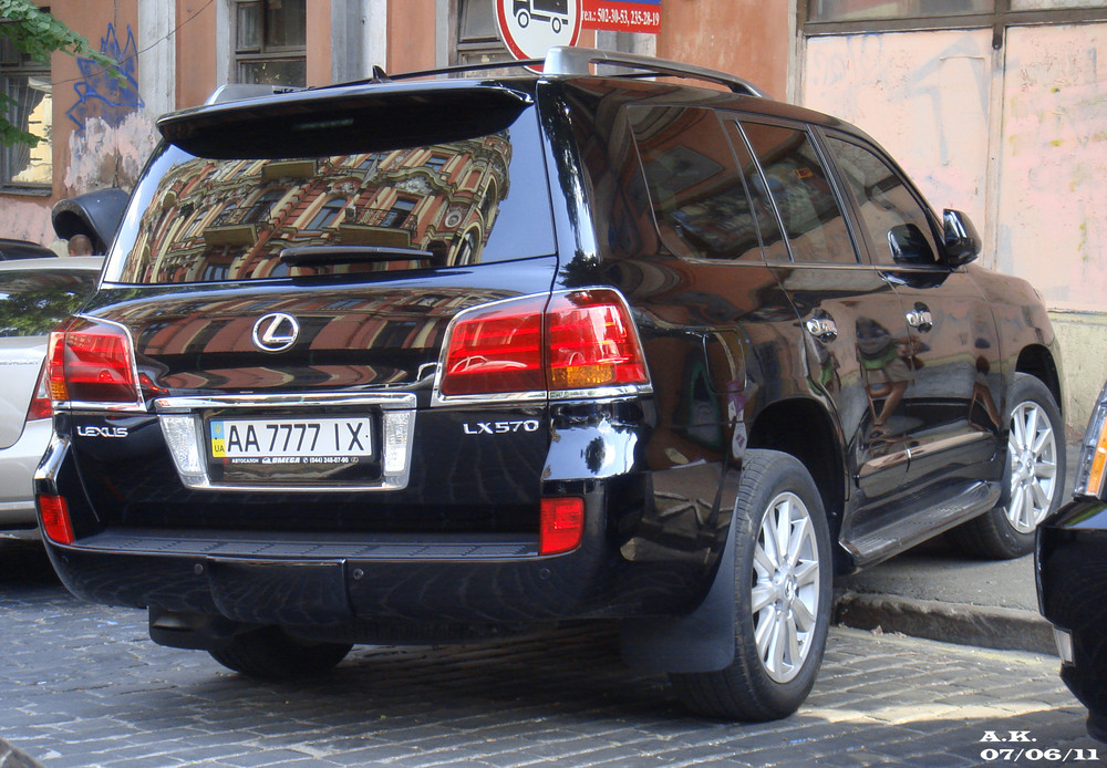 Стало известно, сколько для украинцев стоят "мажорные" номера