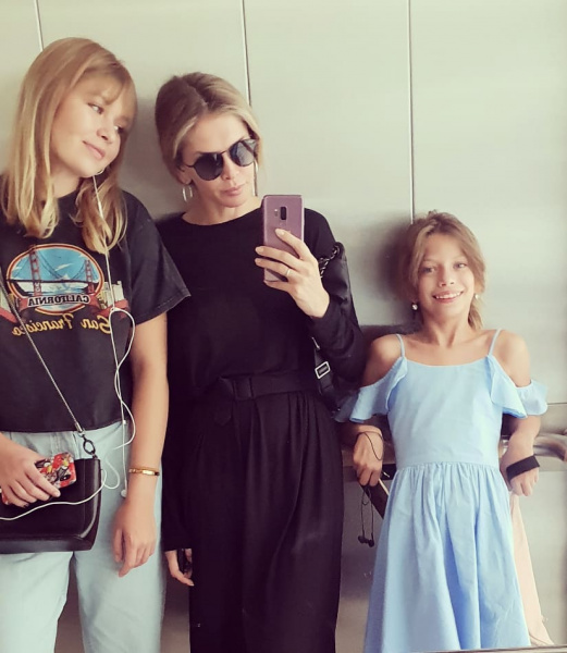 "Будут круче мамы": Брежнева поразила поклонников снимками с дочками (фото)