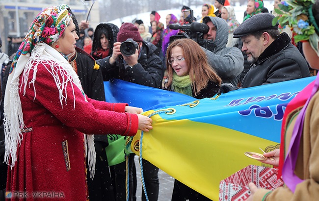 День Соборності: у Києві розгорнули найдовший прапор України (фоторепортаж)