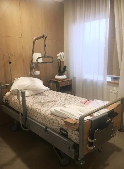 Это чудо: Заворотнюк улыбается и плавает в бассейне
