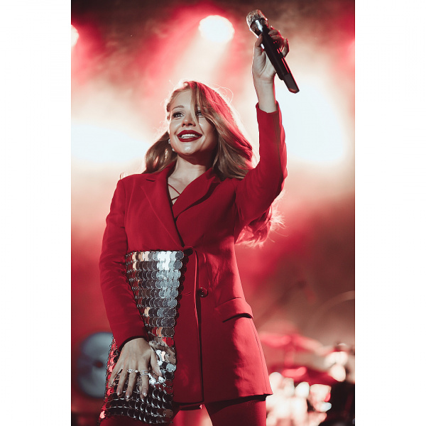 "Слишком очаровательна!": новый образ Тины Кароль вызвал фурор в сети (фото)