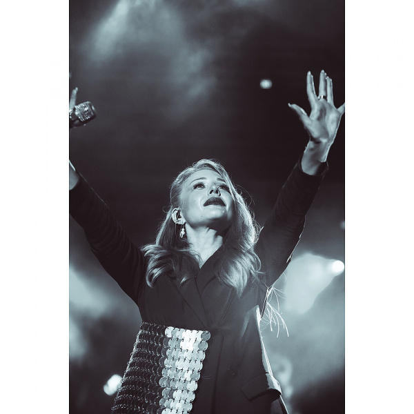 "Слишком очаровательна!": новый образ Тины Кароль вызвал фурор в сети (фото)