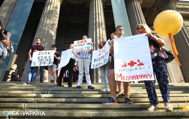 Активисты устроили протест против участия Марченко в проекте &quot;Танці з зірками&quot; (фоторепортаж)