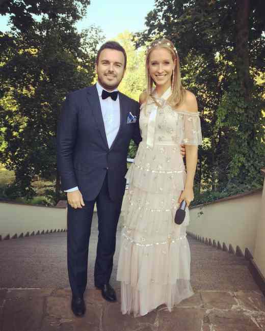 &quot;Поздравляем молодых&quot;: солистка &quot;ВИА Гры&quot; вышла замуж (фото)