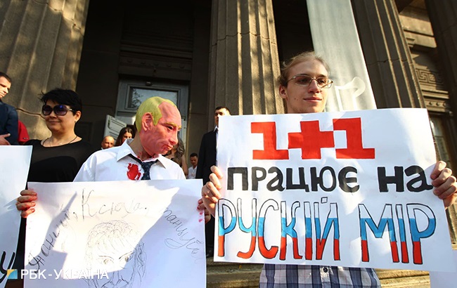 Активисты устроили протест против участия Марченко в проекте &quot;Танці з зірками&quot; (фоторепортаж)