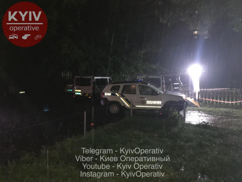 Родители спали рядом: в Киеве на мусорнике полиция нашла новорожденного ребенка (фото)