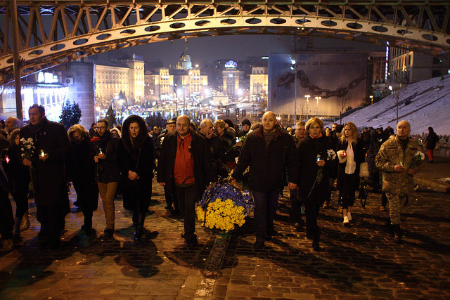 На Аллее Героев Небесной Сотни почтили память погибших на Майдане в 2014 году (фоторепортаж)