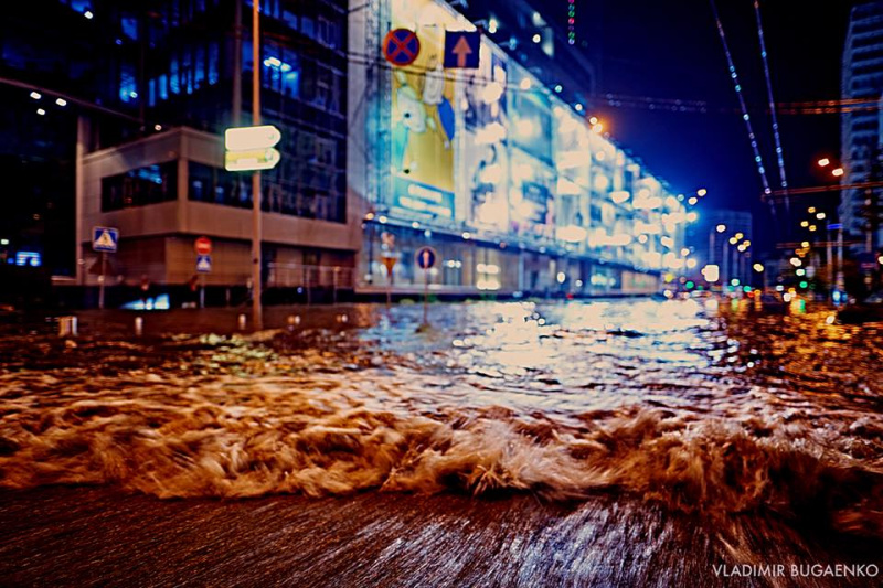 &quot;Украина - морская держава&quot;: появились яркие кадры ночного потопа в Киеве (фото, видео)