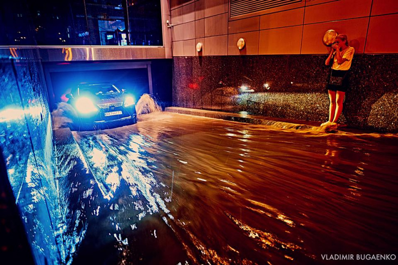 &quot;Украина - морская держава&quot;: появились яркие кадры ночного потопа в Киеве (фото, видео)