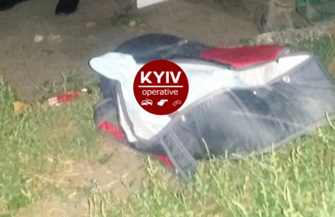 Родители спали рядом: в Киеве на мусорнике полиция нашла новорожденного ребенка (фото)